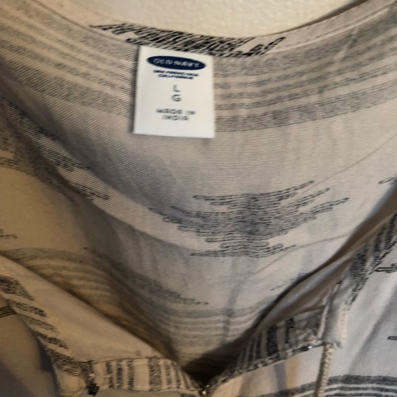 5/$25 🚨LAST CHANCE🚨 Women’s shirt - Picture 4 of 4